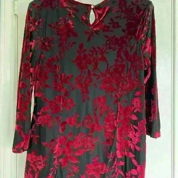 Sami & Jo Crushed Red Velvet Flower Fully Lined Top Large - Picture 3 of 5